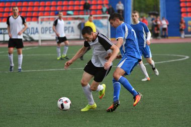 Orenburg, Rusya, 8 Haziran 2017 yıl: erkekler futbol oynamak