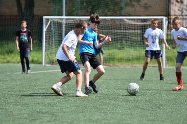 Orenburg, Rusya Federasyonu - 28 Haziran 2017 yıl: çocuklar futbol oynamak