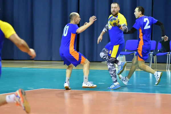 Orenburg, Rusia - 11-13 Febrero 2018 año: niños juegan en balonmano — Foto de Stock