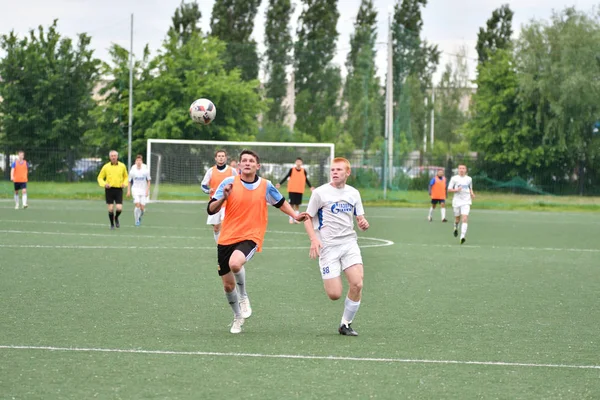 Orenburg Russia 6 giugno 2017 anno: I ragazzi giocano a calcio — Foto Stock