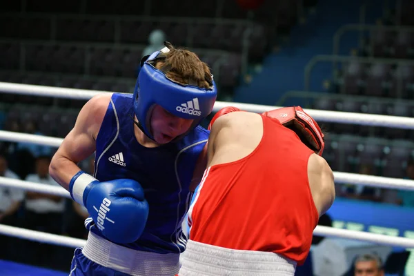 Orenburg, Rússia-7 de maio de 2017 ano: Meninos boxeadores competem — Fotografia de Stock