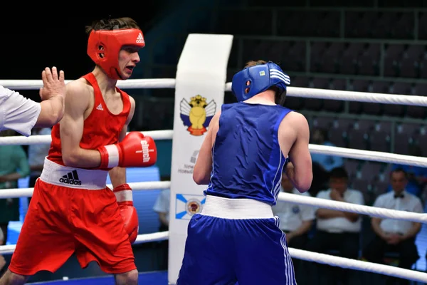 Orenburg, Rússia-7 de maio de 2017 ano: Meninos boxeadores competem — Fotografia de Stock