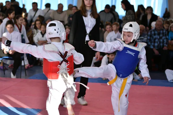 Orenburg, Ryssland - 27 januari 2018 år: barnen tävla i Taekwondo — Stockfoto