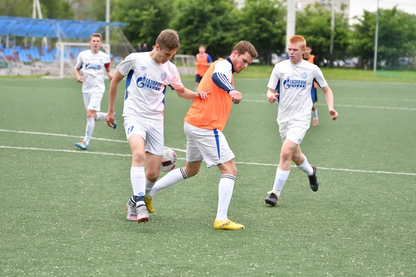 Orenburg, Rusland 6 juni 2017 jaar: jongens voetballen — Stockfoto