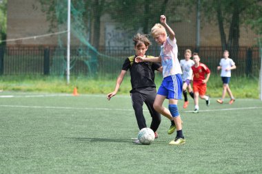 Orenburg, Rusya Federasyonu - 28 Haziran 2017 yıl: çocuklar futbol oynamak