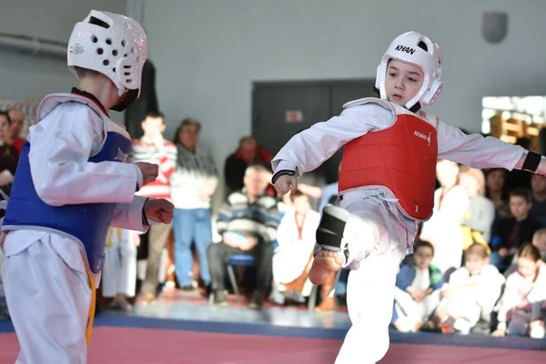 Orenburg, Russia - January 27, 2018 years: the kids compete in Taekwondo — Stock Photo, Image