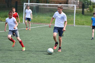 Orenburg, Rusya Federasyonu - 28 Haziran 2017 yıl: çocuklar futbol oynamak