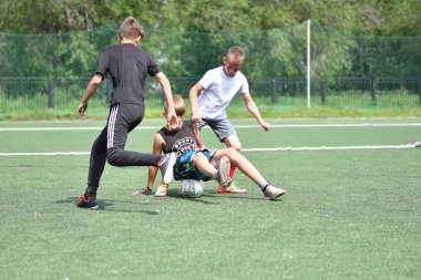 Orenburg, Rusya Federasyonu - 28 Haziran 2017 yıl: çocuklar futbol oynamak