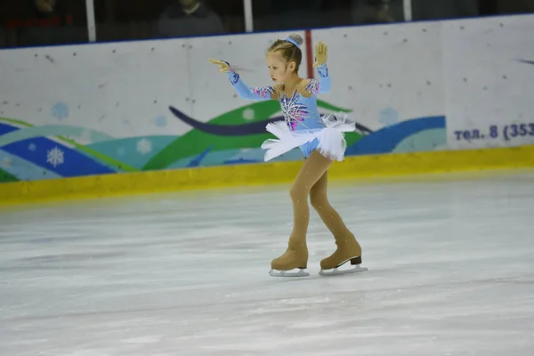 오렌부르크, 러시아-2018 년 3 월 31 일 년: 여자 피겨 스케이팅에서 경쟁 — 스톡 사진