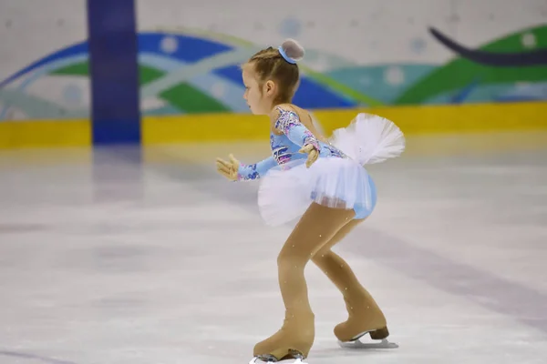 オレンブルク, ロシア連邦 - 2018 年 3 月 31 日年: 女子フィギュア スケートで競う — ストック写真
