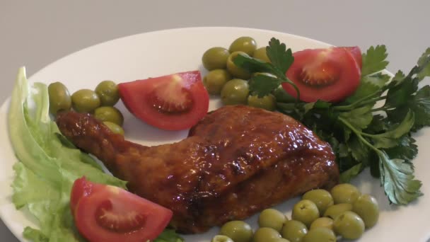Fried Chicken Thigh Fresh Greens Lunch — Stock Video