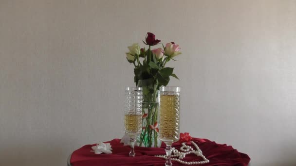 Bodegón Con Flores Rosas — Vídeo de stock