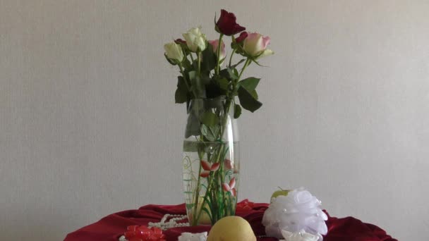 Bodegón Con Flores Rosas — Vídeo de stock
