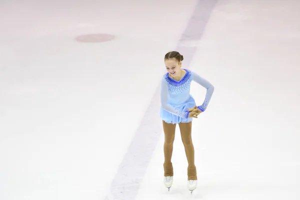 Orenburg, Rússia - 31 de março de 2018 ano: Meninas competem na patinação artística — Fotografia de Stock
