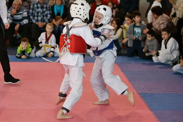 Orenburg, Ryssland - 27 januari 2018 år: barnen tävla i Taekwondo — Stockfoto