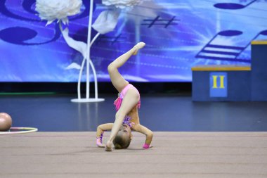 Orenburg, Rusya Federasyonu - 25 Kasım 2017 yıl: kız rekabet ritmik jimnastik