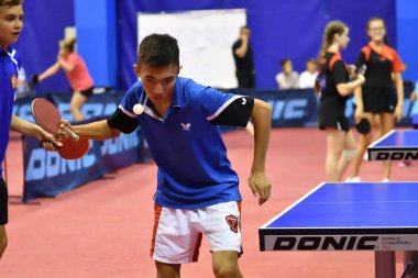 Orenburg, Rusya Federasyonu - 15 Eylül 2017 yıl: Masa Tenisi oynayan çocuklar