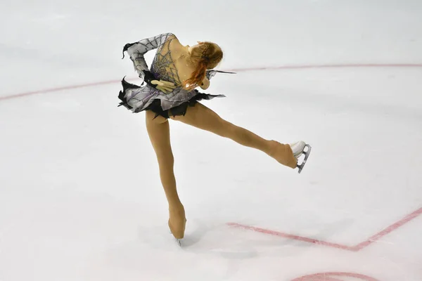 Orenburg, Russie - 31 mars 2018 année : Les filles concourent en patinage artistique — Photo