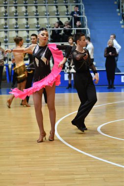 Orenburg, Rusya - 12 Kasım 2016: Kız ve erkek dans.