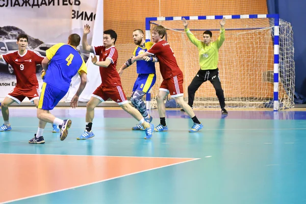 Orenburg, Rusland - 11-13 februari 2018 jaar: jongens spelen in Handbal — Stockfoto