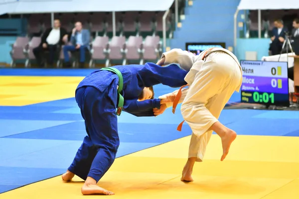 Orenburg, Russia - October 21, 2017: Boys compete in Judo — Stock Photo, Image