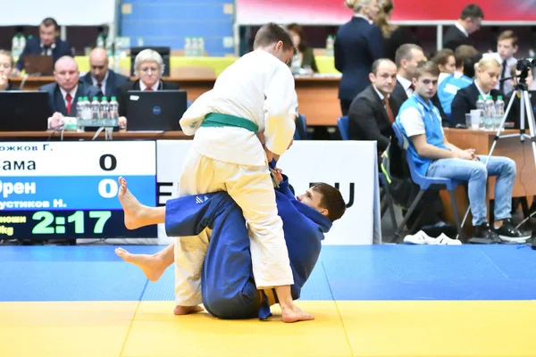 Orenburg, Russia - 21 ottobre 2017: I ragazzi gareggiano nel Judo — Foto Stock