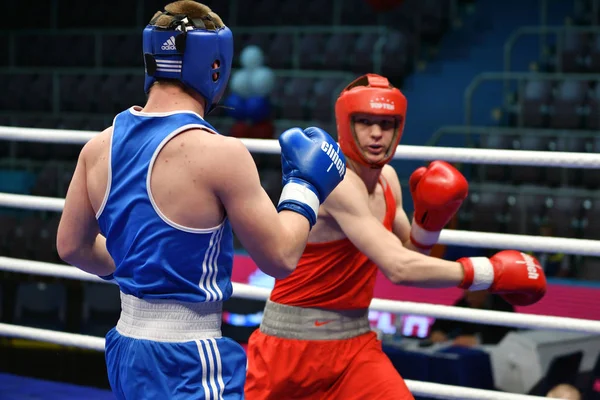 Orenburg, Russia-May 7, 2017 year: Boys boxers compete — Stock Photo, Image