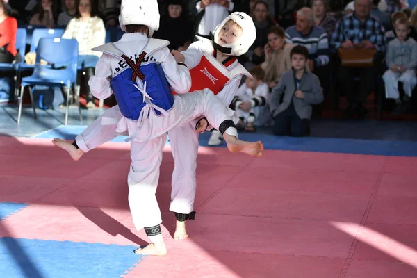 Orenburg, Russia - January 27, 2018 years: the kids compete in Taekwondo — Stock Photo, Image