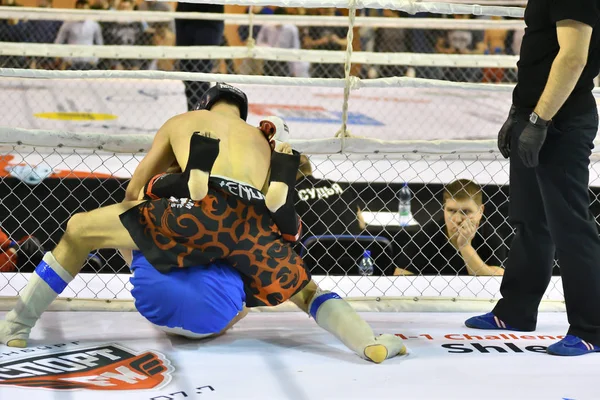 Orenburg, Rusland-18 februari 2017 jaar: de strijders concurreren in Mixed Martial Arts (MMA) — Stockfoto