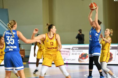 Orenburg, Rusya - 3 Ekim 2019: Kızlar basketbol oynar