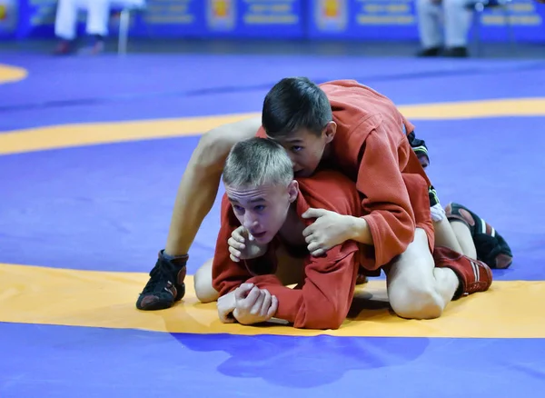 Orenburg, russland - 16. februar 2019: jungs wettbewerbe sambo — Stockfoto