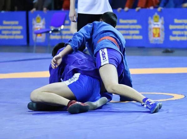 Orenburg, Rusya - 16 Şubat 2019: Çocuklar yarışmalar Sambo