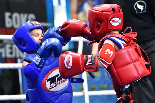 Orenburg, Russie - 20 octobre 2019 : Les garçons concourent en boxe thaïlandaise — Photo