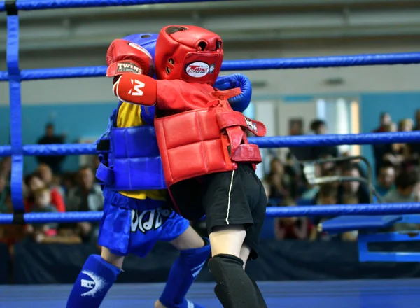 Orenburg, Russia - October 20, 2019: Boys compete in Thai boxing — Stock Photo, Image