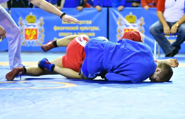 Orenburg, Rússia - 25-26 de outubro de 2019: Competições de meninos Sambo — Fotografia de Stock