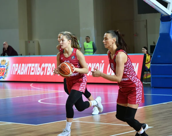 Orenburg, Rusland © 6 oktober 2019: Meisjes basketballen. — Stockfoto