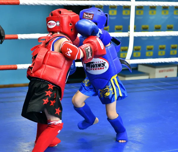 Orenburg, Russia - October 20, 2019: Boys compete in Thai boxing — Stock Photo, Image