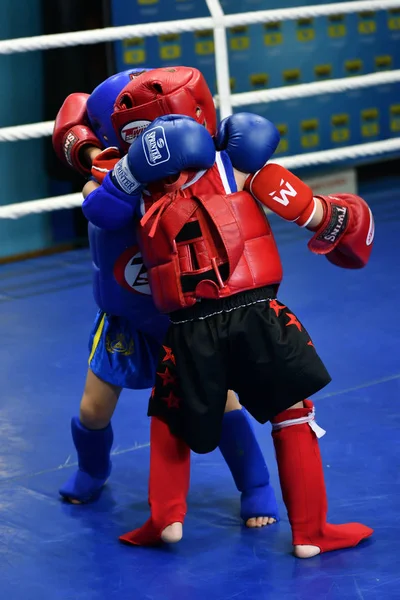 Orenburg, Russia - October 20, 2019: Boys compete in Thai boxing — Stock Photo, Image