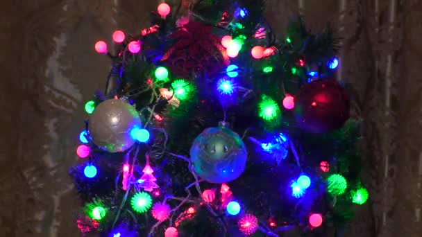 Luces Coloridas Arden Árbol Navidad — Vídeo de stock