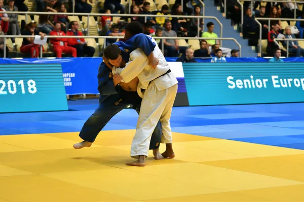 Orenburg, russland - mai 12-13 jahre 2018: jungs messen sich im judo — Stockfoto