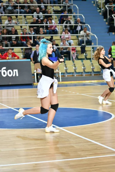 Orenburg, Rusko 6. října 2019: Dívky hrají basketbal. — Stock fotografie