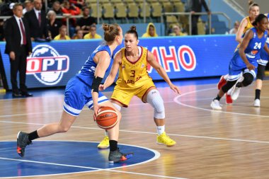 Orenburg, Rusya - 3 Ekim 2019: Kızlar basketbol oynar