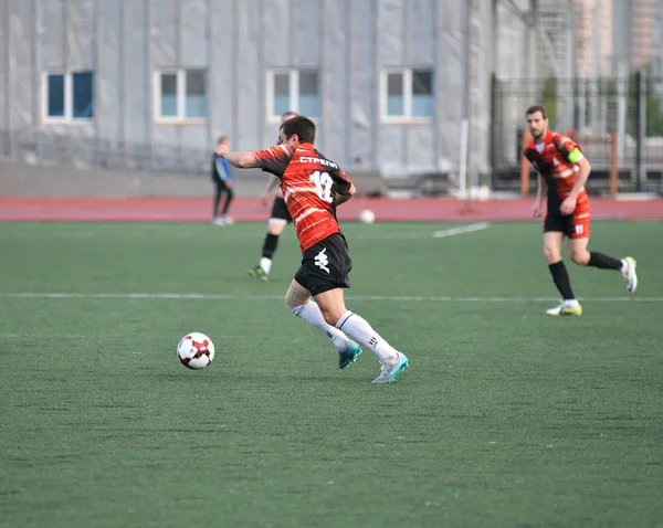 Orenburg, Rusko 8 Červen 2017 rok: kluci hrají fotbal — Stock fotografie