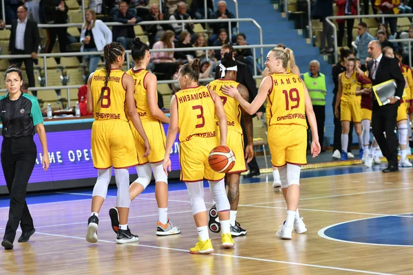 Orenburg, Rusya - 3 Ekim 2019: Kızlar basketbol oynar — Stok fotoğraf