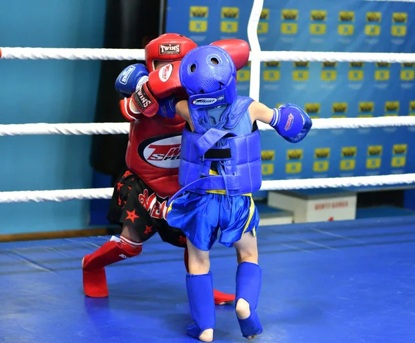 Orenburg, Russia - October 20, 2019: Boys compete in Thai boxing — Stock Photo, Image