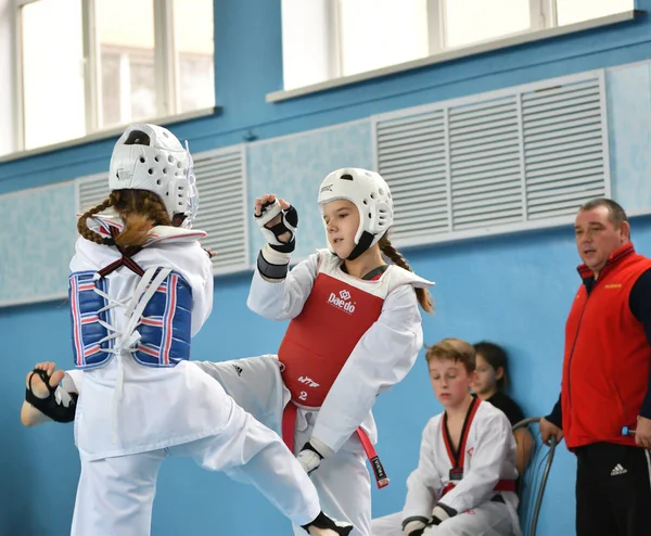 Orenburg, Rosja - 19 października 2019: Dziewczyny rywalizują w taekwondo — Zdjęcie stockowe