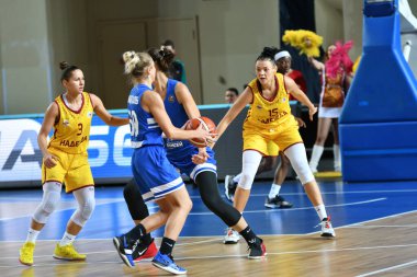 Orenburg, Rusya - 3 Ekim 2019: Kızlar basketbol oynar