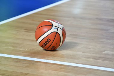 Orenburg, Rusya - 3 Ekim 2019: Kızlar basketbol oynar