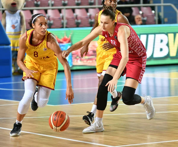 Orenburg, Rusko 6. října 2019: Dívky hrají basketbal. — Stock fotografie