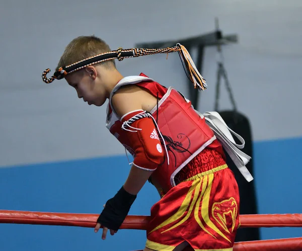 Orenburg, Rusland - 20 oktober 2019: Jongens nemen deel aan Thais boksen — Stockfoto